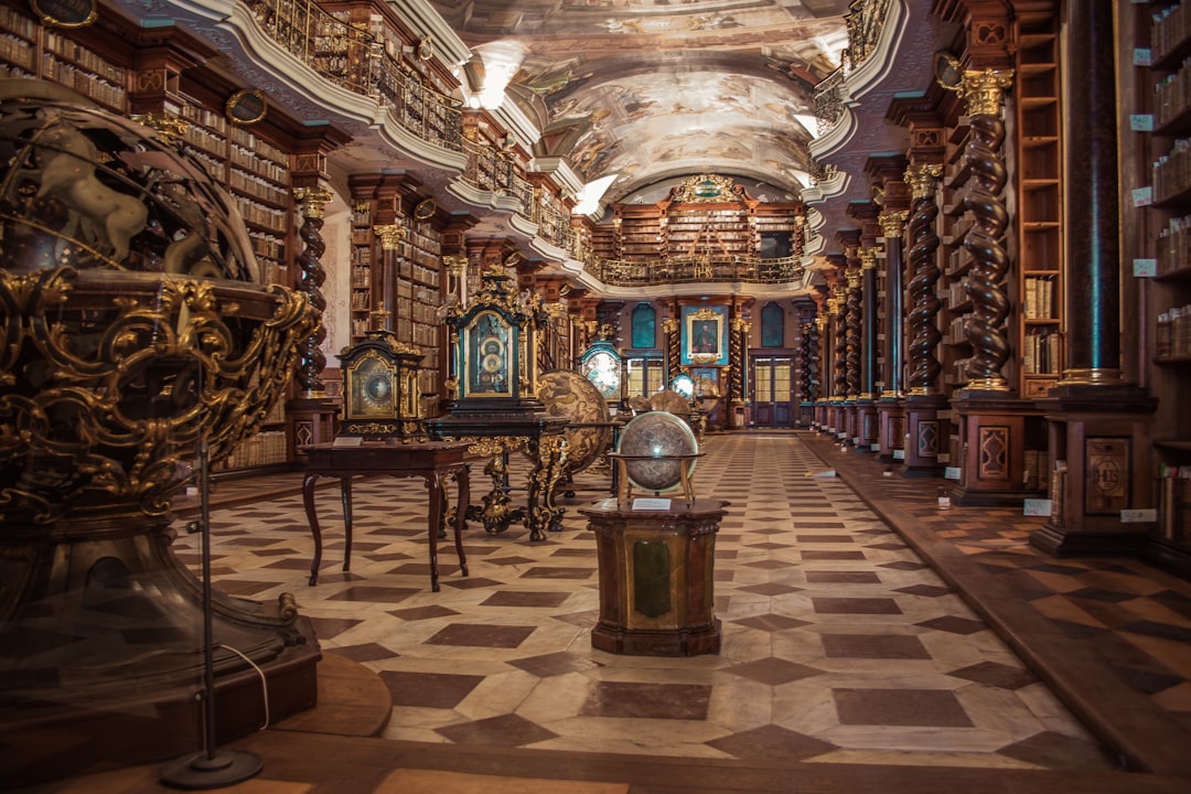 On our city trip to Prague we went to a library of science, geometry and astronomy from 1700. This library inspired me and one of the questions that popped in my mind was; Why did we ever change the interior, architecture, art and way of thinking about a library. This is a place where you want to learn about science, history and about the universe. I know there are still some libraries likes this and I hope they will be intact like this one.